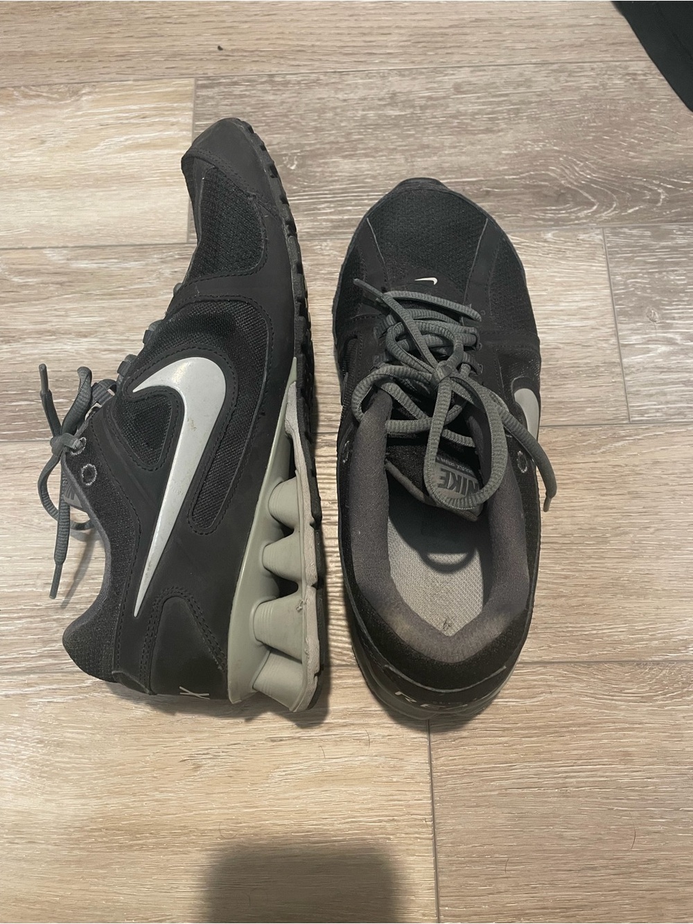 Nike Men’s Black and Silver Athletic Running Shoes